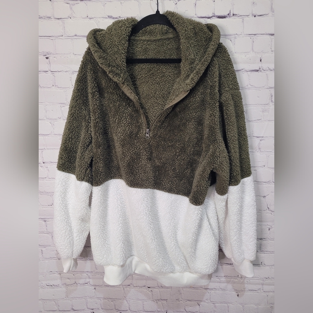 Green‎ and White XL Sherpa Pull-over Hoodie